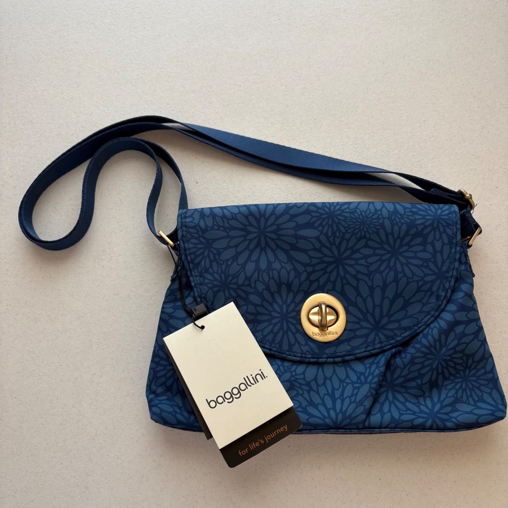 NWT Baggallini Nassau Crossbody Bag Blue Floral Water Resistant Travel Purse